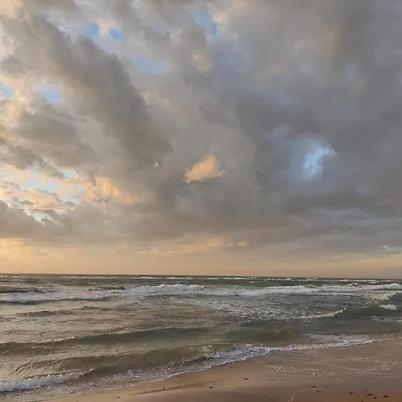 Beachside Serenity-by Traum 루켄